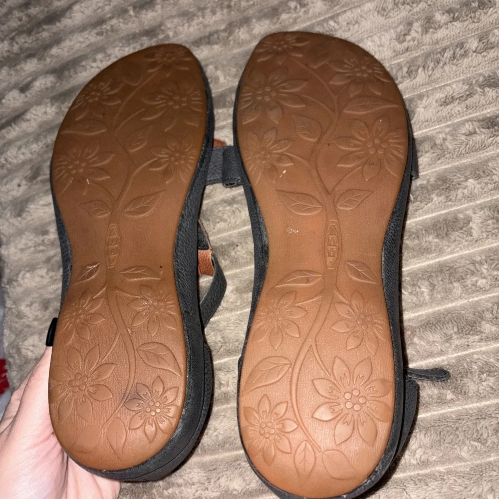 KEEN City Or Palms T- Strap leather sandals Size 11 Gladiator Style Black-brown